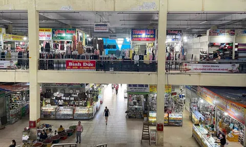 Chợ Vinh 'sáng đèn' sau hơn 1 tuần tiểu thương đồng loạt đóng cửa