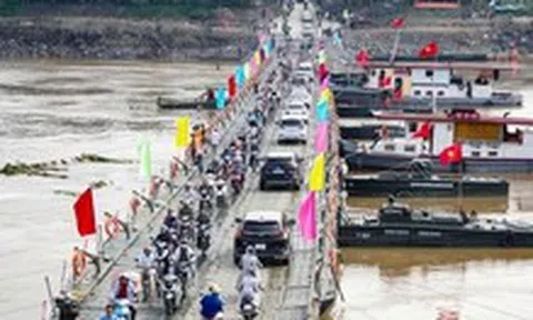 Khẩn cấp cắt cầu phao Phong Châu do nước sông Hồng dâng cao, chảy xiết