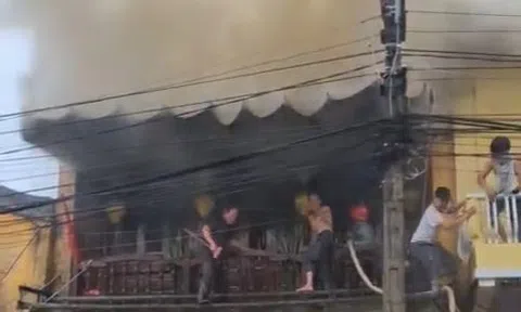 Cháy lớn ở cửa hàng lưu niệm trung tâm phố cổ Hội An