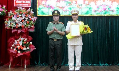 Công bố quyết định của Bộ trưởng Công an về công tác cán bộ tại An Giang