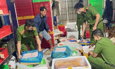 Phát hiện hơn 1,6 tấn bánh kẹo không rõ nguồn gốc tại Lâm Đồng