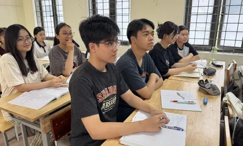 Thi tốt nghiệp THPT 2025: Học sinh làm gì để 'vượt vũ môn'?