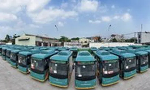 Miễn vé đi 28 tuyến xe buýt ở TP.HCM cho khách thanh toán không tiền mặt ngày 16-6