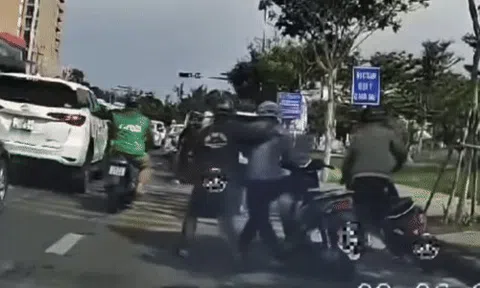 [CLIP] Công an Đà Nẵng ập bắt các đối tượng buôn ma túy như phim hành động