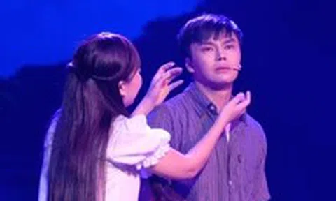 Đời Như Ý trở lại, khán giả thủ khăn giấy đi xem cải lương