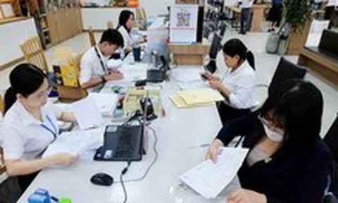 TP.HCM yêu cầu không để người dân đợi quá 20 phút khi nộp hồ sơ tại phường, xã mới