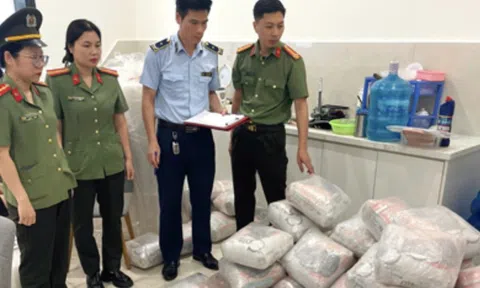 Triệt phá cơ sở sản xuất, kinh doanh thức ăn cho thú cưng nghi giả mạo nhãn hiệu