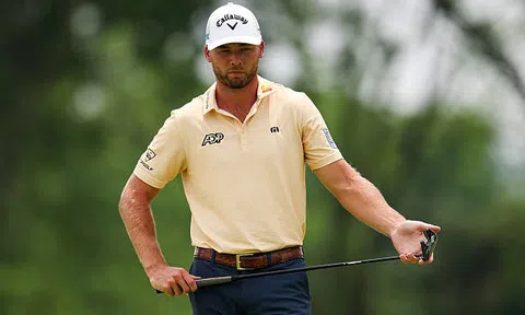 Sam Burns bứt phá với vòng 65 gậy, vươn lên dẫn đầu US Open