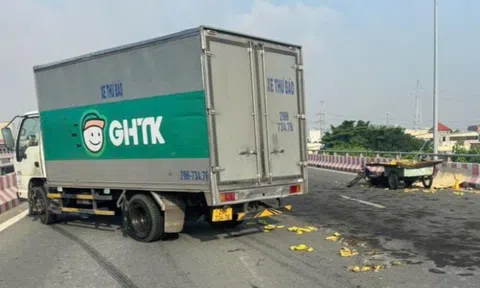 Xe tải va chạm xe lôi tự chế, người đàn ông bán chuối dạo tử vong
