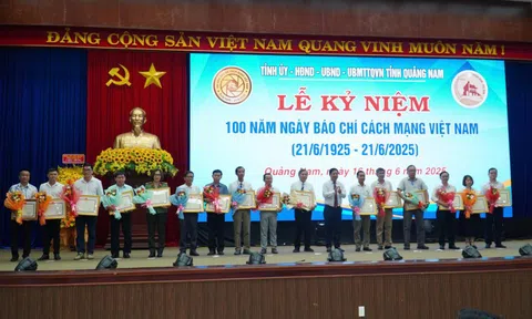 Văn phòng báo Tiền Phong tại miền Trung nhận bằng khen của UBND tỉnh Quảng Nam
