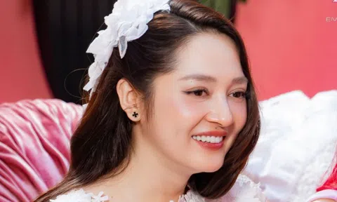 Bảo Anh mờ nhạt và lạc lõng