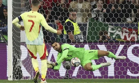 Dằn vặt sau quả phạt đền hỏng ăn ở chung kết Nations League, thủ quân Morata để ngỏ khả năng giã từ ĐT Tây Ban Nha