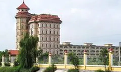 Đình chỉ hoạt động đào tạo đại học Trường đại học Hà Hoa Tiên