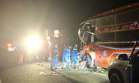 Hiện trường kinh hoàng vụ tai nạn trên cao tốc, 18 người thương vong