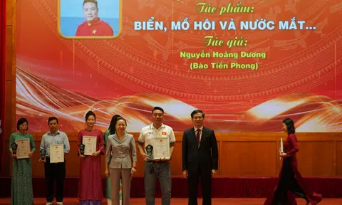 Bài viết 'Biển, mồ hôi và nước mắt' trên báo Tiền Phong đoạt giải Nhất giải báo chí Quảng Ninh