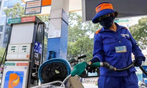 Giá xăng dầu tăng rất mạnh