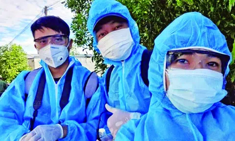 Vẫn sẽ cầm máy ảnh, lội bùn, bám rừng...