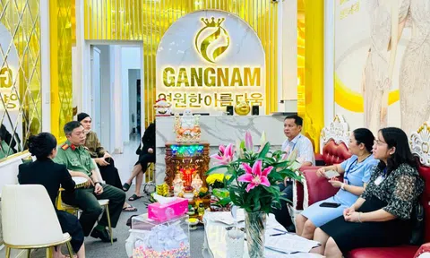 Tin mới vụ cơ sở thẩm mỹ không phép còn căng da mặt cho khách gần phòng bếp