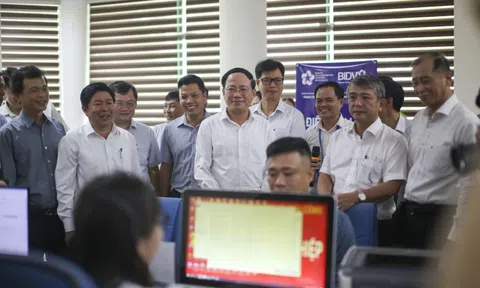 Ngày ‘đặc biệt’ ở Bình Định: Lãnh đạo tỉnh đến từng xã, phường mới để giám sát