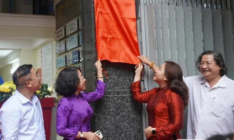 Gắn bảng hiệu Di tích quốc gia cho Trụ sở báo Dân Chúng