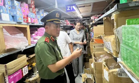 Giám đốc Công an Hà Nội thân chinh kiểm tra thực tế tình hình sản xuất, kinh doanh tại thủ phủ La Phù