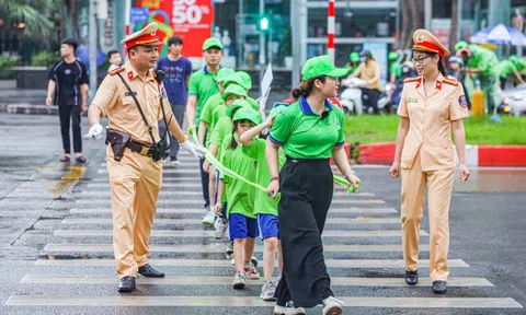 CSGT tăng cường tuyên truyền kỹ năng tham gia giao thông an toàn cho lứa tuổi học sinh
