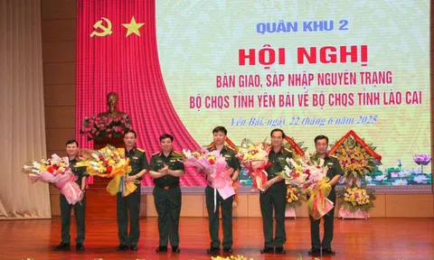 Công bố quyết định của Bộ trưởng Quốc phòng về nhân sự