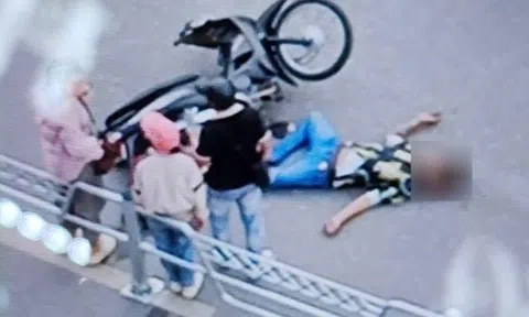 Đâm thẳng vào rào phân làn mới dựng ở Hà Nội, tài xế bị chấn thương sọ não