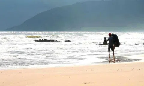 Lật thuyền thúng, một ngư dân rơi xuống biển tử vong