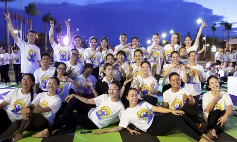 Hơn 1.000 người lan tỏa tinh thần Yoga quốc tế tại Đà Nẵng