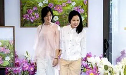 Đến gallery chỉ trưng bày một bức tranh sen