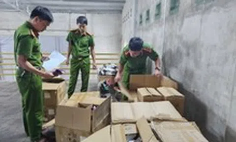 Mỹ phẩm không rõ nguồn gốc thu giữ tính theo đơn vị tấn