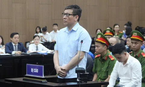 Cựu Chủ tịch tỉnh Vĩnh Phúc nói 10 tỷ và 800 nghìn USD bị phát hiện khi khám nhà là ‘tiền riêng của anh em’