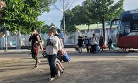 Đồng Nai: Thuê xe đưa 77 thí sinh từ lõi rừng vượt hơn 60km đến điểm thi