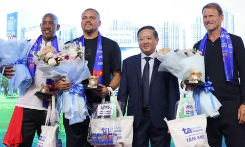 Y học thể thao đỉnh cao Bệnh viện Tâm Anh gây ấn tượng mạnh với các huyền thoại Manchester Reds