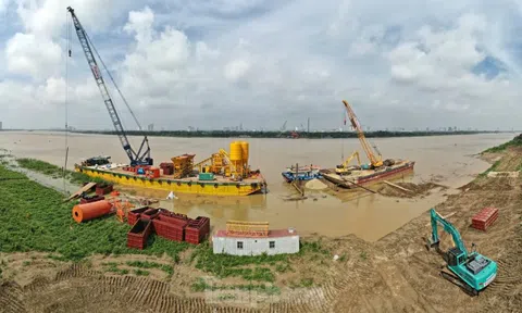 Công trường xây dựng cầu Tứ Liên sau 1 tháng thi công