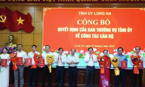 Tỉnh ủy Long An công bố nhiều quyết định về công tác cán bộ
