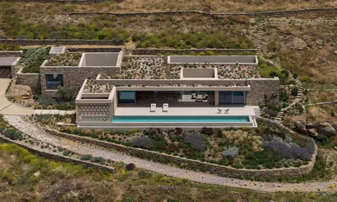 Ngắm trọn villa được thiết kế với cảnh quan tựa núi