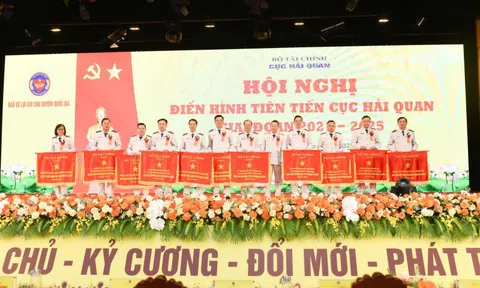 Hải quan vinh danh những cá nhân, tập thể điển hình tiên tiến, xuất sắc trong phong trào thi đua yêu nước