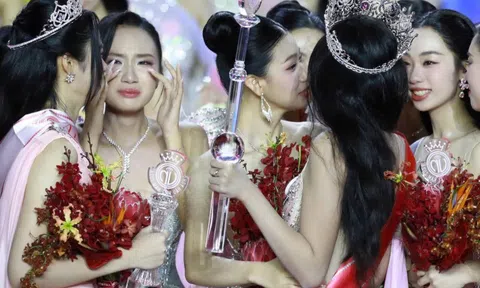 24 người đẹp ôm chầm Hoa hậu Hà Trúc Linh