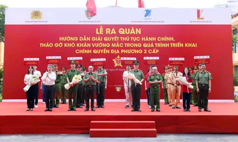 Ra quân hướng dẫn thủ tục hành chính trong triển khai chính quyền địa phương 2 cấp