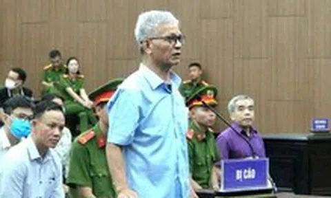 Bị cáo Lê Viết Chữ nói 'có niềm vui nho nhỏ' ở phiên tòa và đọc thơ về mẹ