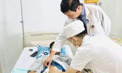Suýt mất mạng do bị đâm xuyên bụng, thủng nhiều nội tạng