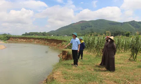 Sạt lở nghiêm trọng bờ sông Âm