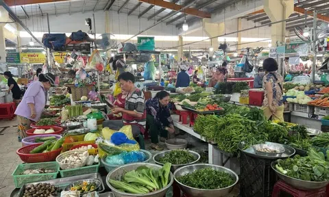 Nỗi lo của bà nội trợ: Hàng hóa tăng giá nhưng ‘không thể không mua’