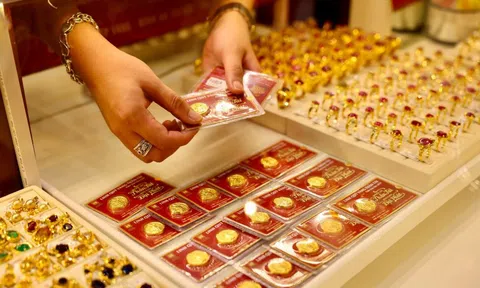 Giá vàng bất ngờ giảm mạnh
