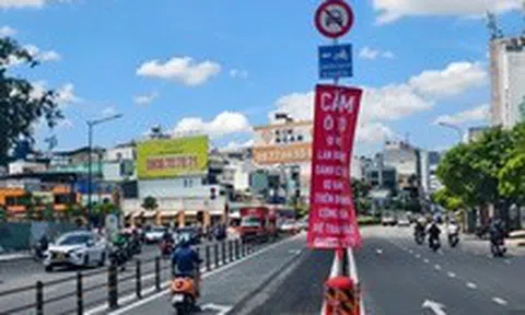 Cho xe máy rẽ trái từ đường Cộng Hòa vào nhà ga T3, đường sá thông thoáng hơn