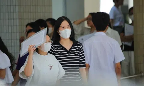 Đề thi tốt nghiệp THPT 2025, môn Toán, tiếng Anh: Quá mới, quá khó để làm gì?!