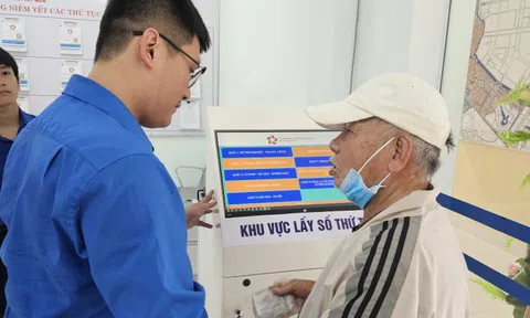 Bất ngờ kết quả giải quyết thủ tục nhanh ngày đầu chính quyền địa phương hai cấp tại Huế