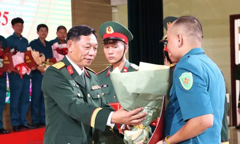 Công bố quyết định thành lập 40 Ban Chỉ huy Quân sự cấp xã tại Huế